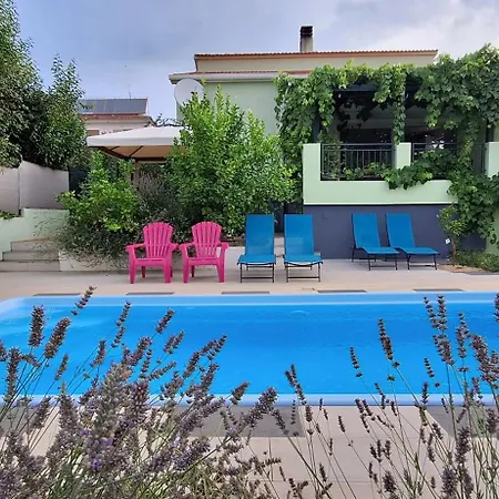 S Bazenom I Parkingom Apartamento