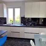 S Bazenom I Parkingom Apartman