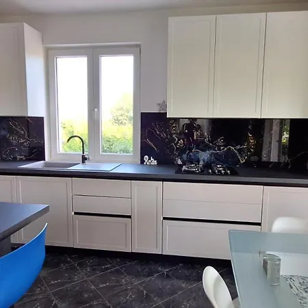 S Bazenom I Parkingom Apartment