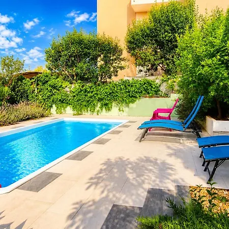 S Bazenom I Parkingom Apartment Pula