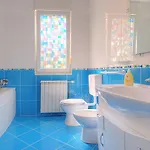 S Bazenom I Parkingom Pola